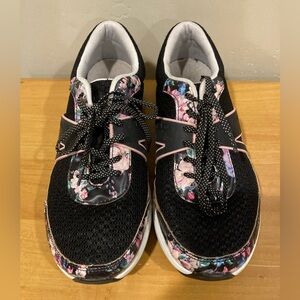 TRAQ by Alegria Qarma 2 smart walking shoe size 36 (US 6) floral